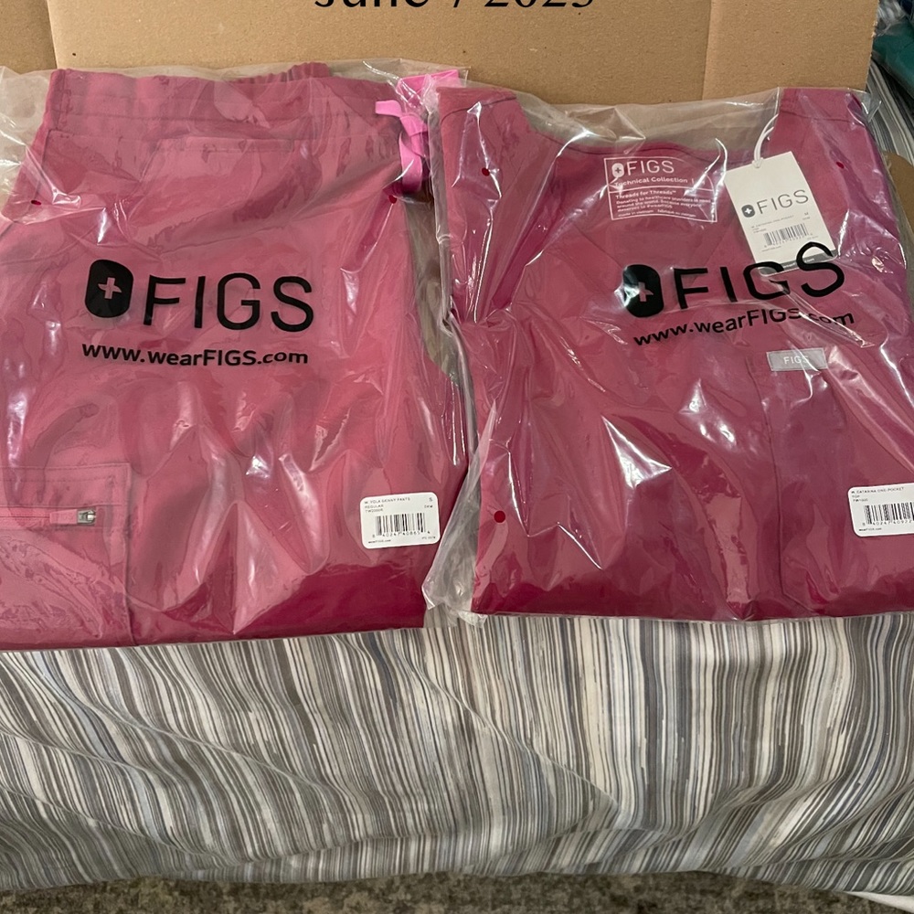 Figs Dark Magenta Limited Color Original YOLA size Small, Catarina Top Med-